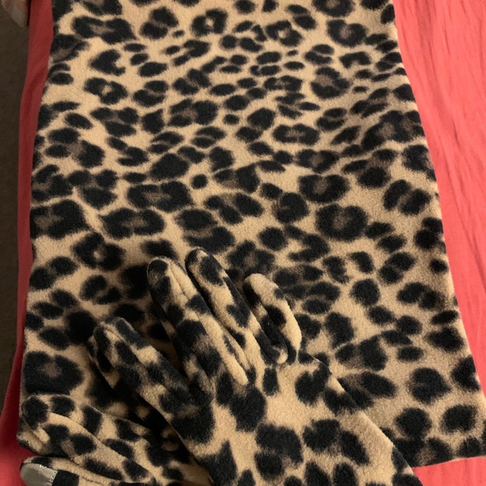 NWT Gloves and Neck Wrap